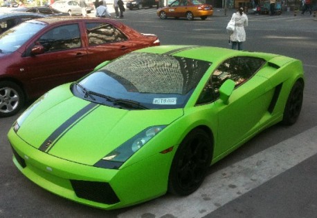 Spotted in China Lamborghini Gallardo in limegreen
