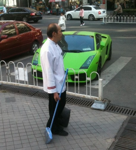 Spotted in China Lamborghini Gallardo in limegreen