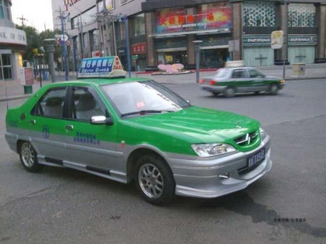 A Chinese taxi driver found his Citroen Fukang taxi a tad too boring and