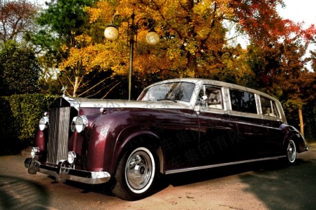 Fun car to drive. Fake 1961 Rolls Royce Phantom Soar Automobile from China got one for you.
