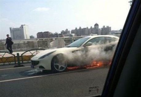 2012 Ferrari on Ferrari Ff On Fire In China   Carnewschina Com   China Auto News