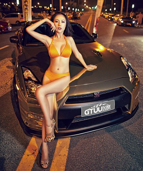 Nissan GTR in Gold in China Pics via Sohucom