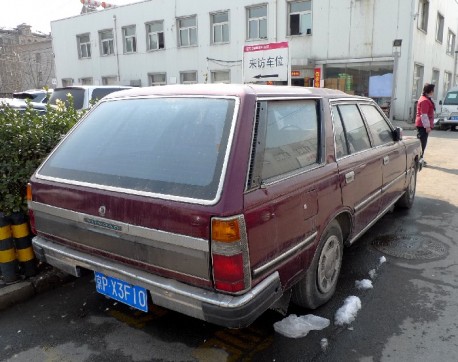 The Yunbao YB6470 was based on the Nissan Bluebird 910 stationwagon which