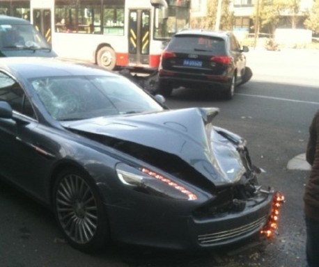 Sweet and luxury car. Aston Martin Rapide hits Audi Q5. I feel sad, when an Aston gets bad.