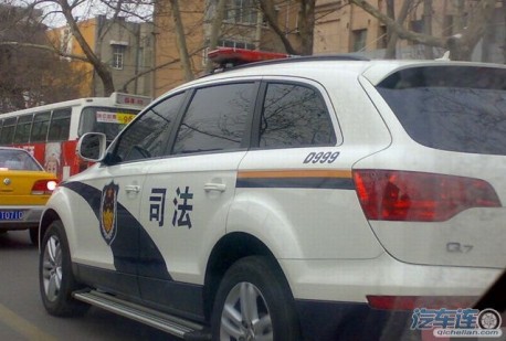 audi-q7-police-car-china-2-458x309.jpg