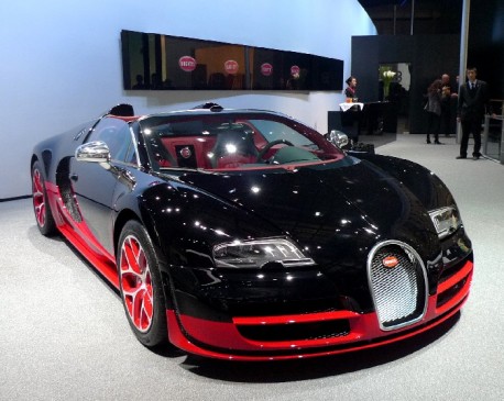 Sports Cars on Bugatti Veyron 16 4 Grand Sport Vitesse At The Beijing Auto Show