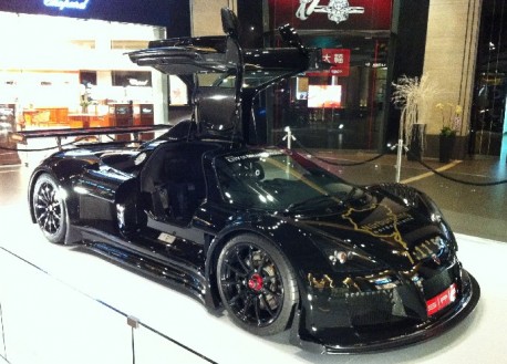 Here we have a very nasty and very black Gumpert Apollo Sport 
