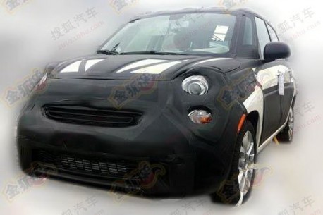 The new Fiat 500L miniMPV has been spotted testing in China