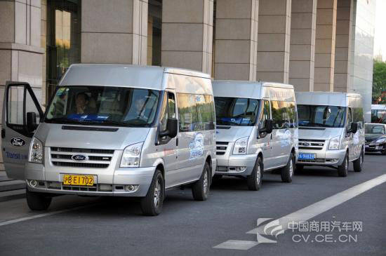  old 2006 Ford Transit and the new Ford Transit for the Chinese market