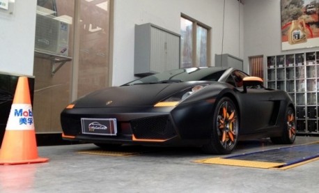 Lamborghini Gallardo in matte-black and some orange in ...