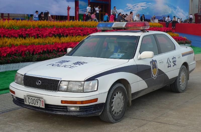lexus-ls400-police-car-china-1.jpg?109b3
