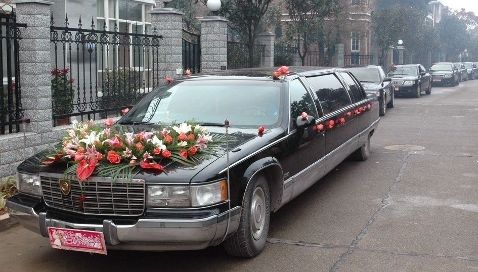 Cadillac Fleetwood Is A Super Stretched Wedding Car In China Cadillac Fleetwood Is A Super Stretched Wedding Car In China