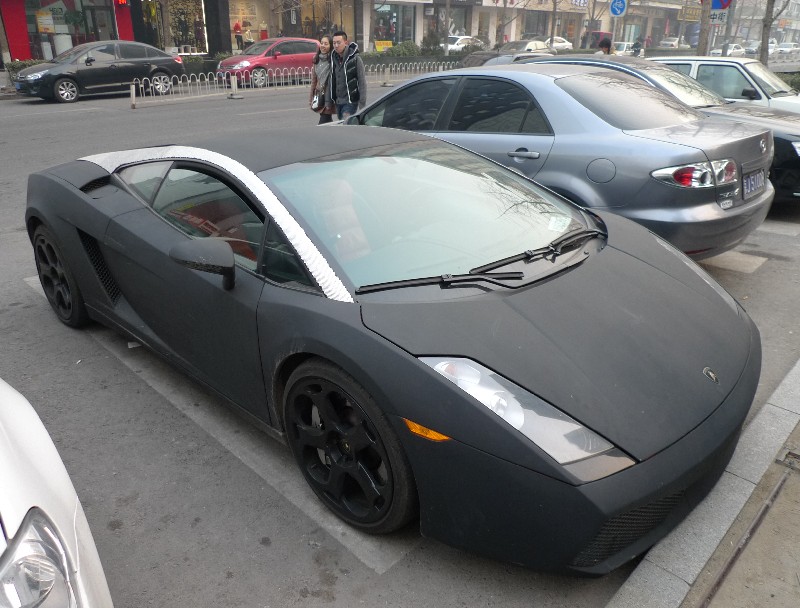 Lamborghini Gallardo is matte black & a bit Bling in China ...
