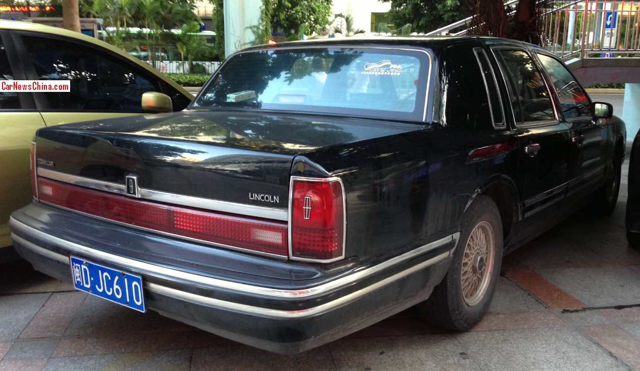 Spotted In China Lincoln Town Car Black Carnewschina Lincoln Town Car China 9 3