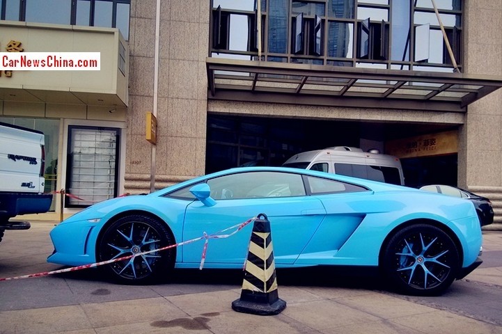Lamborghini Gallardo in baby blue in China - CarNewsChina.com