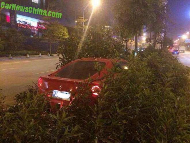 Crash Time China: Ferrari F12 hits the Trees in China