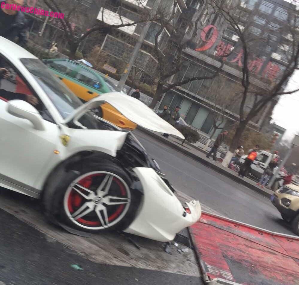White Ferrari 458 Italia Crashes In China Carnewschina Com