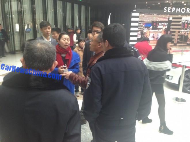 tesla-shopping-mall-crash-china-2