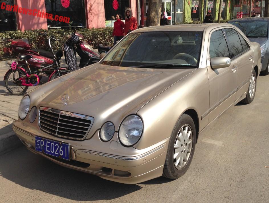 Second generation Mercedes-Benz E240 is Gold in China - CarNewsChina.com